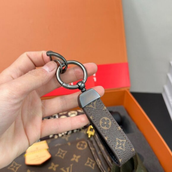 LOUIS VUITTON bag - Picture 6 of 7